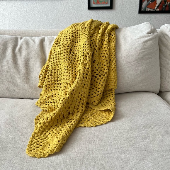 UO Yellow Knit Throw Blanket - Picture 3 of 3
